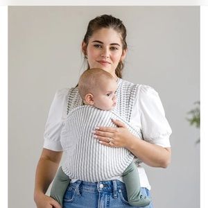 Solly Baby gray & white wrap